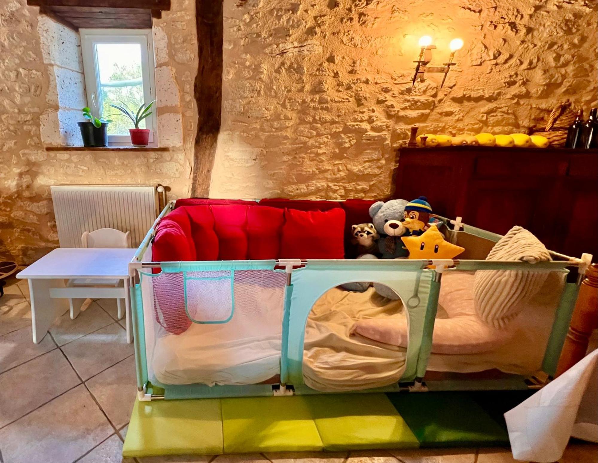 Ferme Gite Le Coeur Des Petits Chenes Saint-Pierre-de-Cole Bagian luar foto