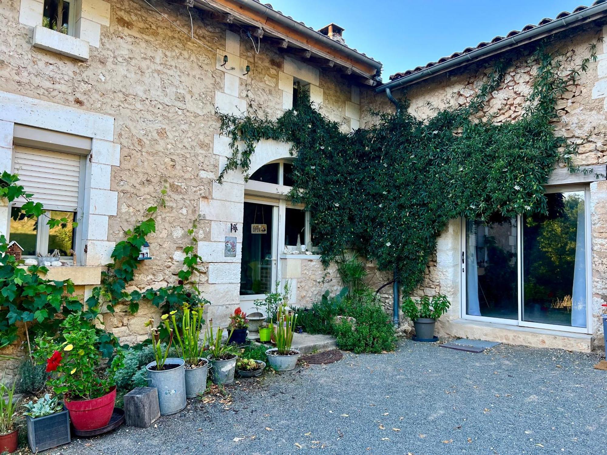 Ferme Gite Le Coeur Des Petits Chenes Saint-Pierre-de-Cole Bagian luar foto