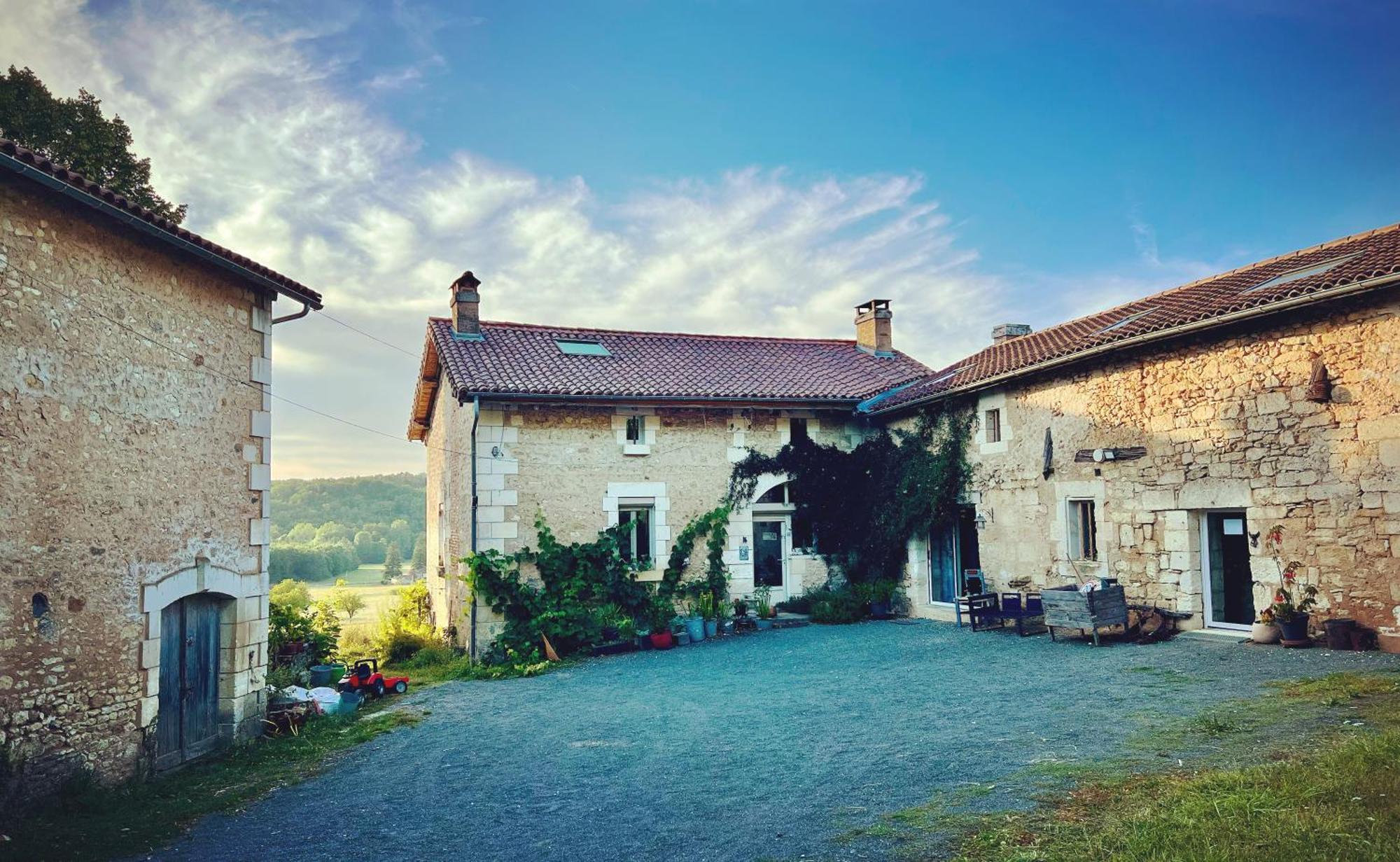 Ferme Gite Le Coeur Des Petits Chenes Saint-Pierre-de-Cole Bagian luar foto