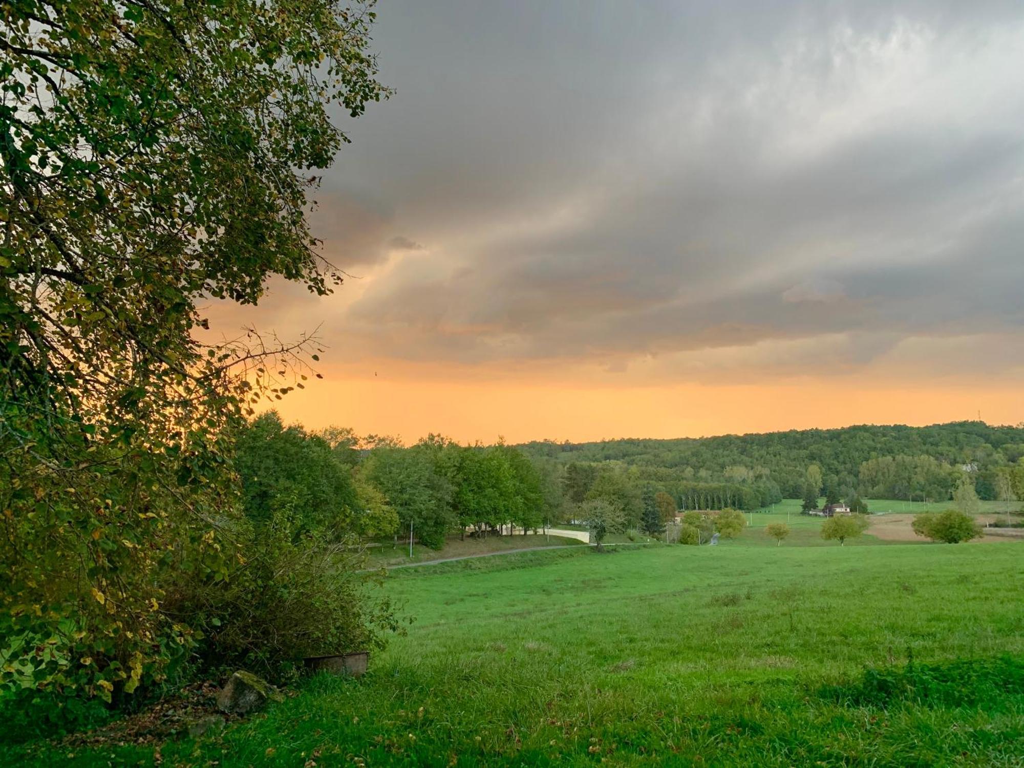 Ferme Gite Le Coeur Des Petits Chenes Saint-Pierre-de-Cole Bagian luar foto