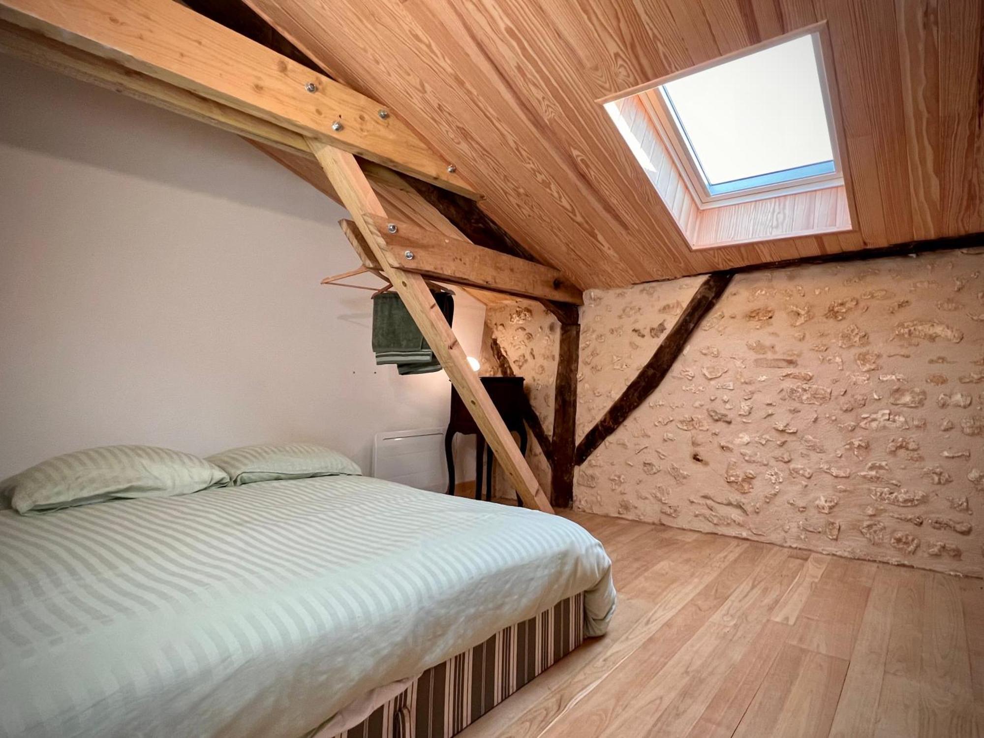 Ferme Gite Le Coeur Des Petits Chenes Saint-Pierre-de-Cole Bagian luar foto